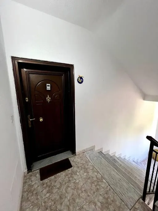 Top Location Apartment In Dıraç 0*,
